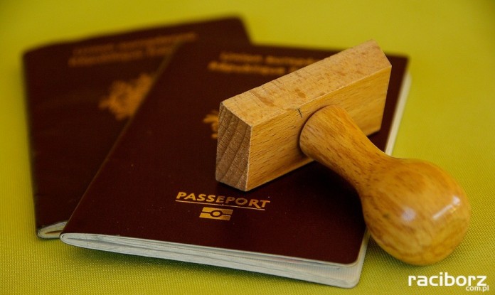 Ministerstwo poleca sprawdzić wniosek paszportowy