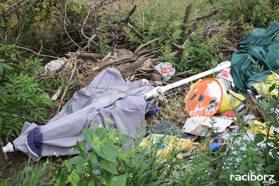 Rudnik, Szonowice: Przywiózł i wysypał śmieci. Co grozi sprawcy?