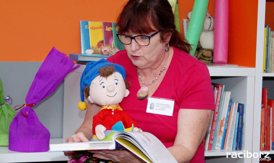 Krasnoludki w Klubie Malucha w bibliotece na Ostrogu