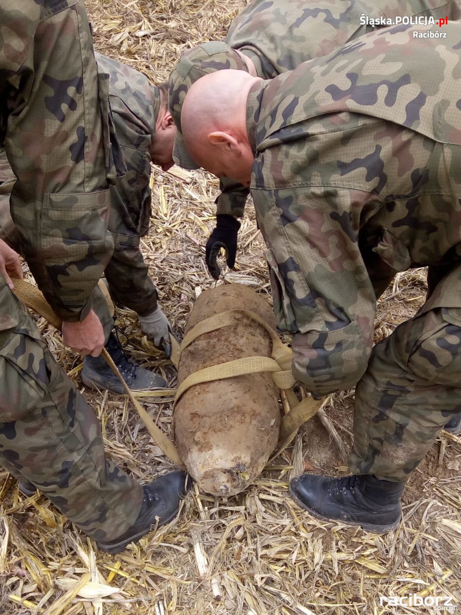 Bomba na polu w Krzyżanowicach