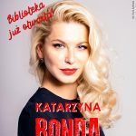 Katarzyna Bonda w bibliotece