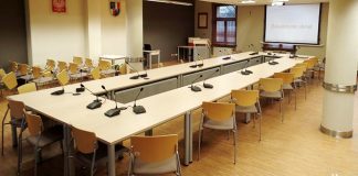 Sala obrad rady powiatu raciborskiego