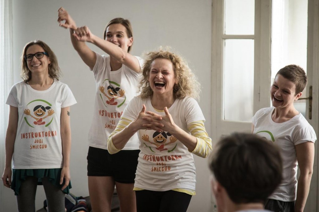 nędza joga śmiechu 