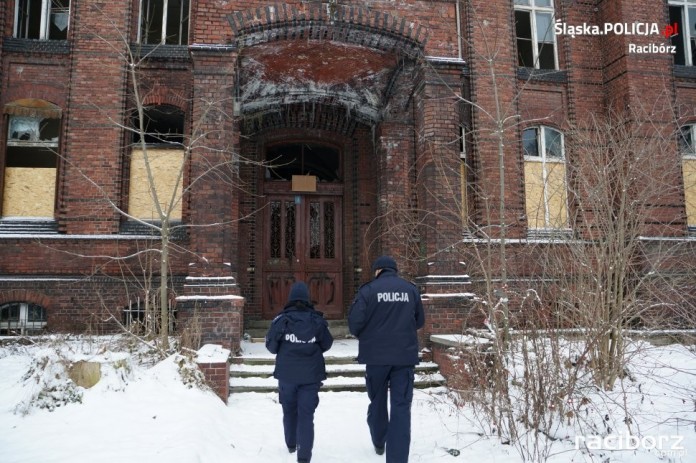 policja sprawdzala pustostany raciborz (1)