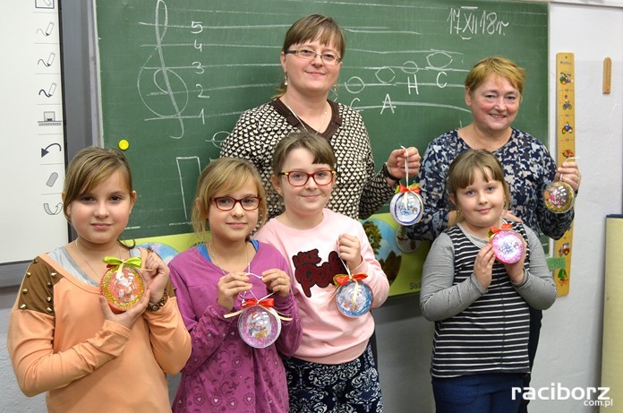 Warsztaty tworzenia bombek choinkowych