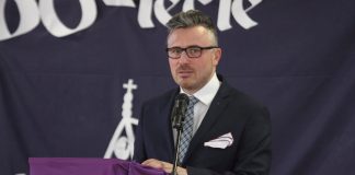 Święto Patrona w ZSE. Na zdjęciu dyrektor szkoły Paweł Ptak