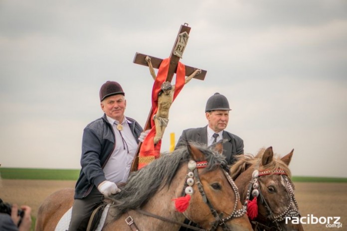 Wielkanocna procesja konna w Bieńkowicach