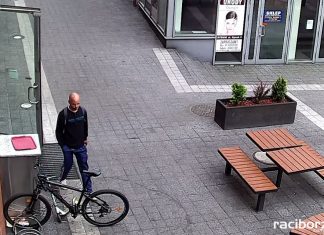 Rybnik: policja poszukuje sprawcy kradzieży roweru w centrum