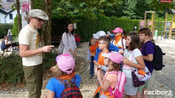 „Lato z biblioteką” z wizytą w opolskim zoo