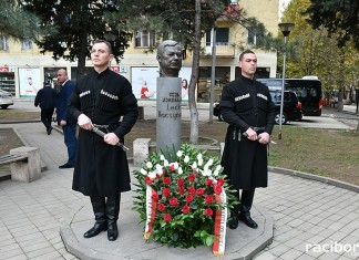 pomnik lecha kaczynskiego