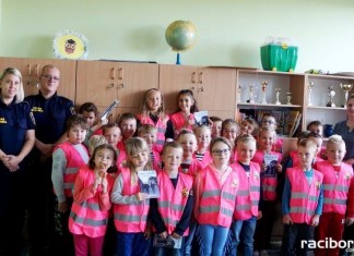 Strażnicy miejscy spotkali się z uczniami SP w Markowicach