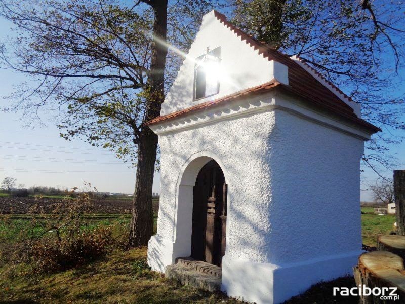 Remont dachu kapliczki na Grobli w Markowicach zakończony