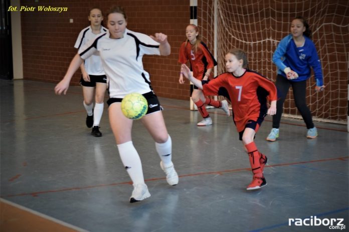Mikołajkowy Turniej Halowy w Piłce Nożnej Dziewcząt w Kietrzu
