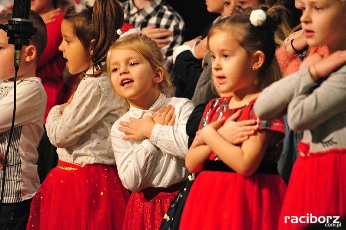 Koncert Świąteczny Raciborskiego Ogniska Muzycznego