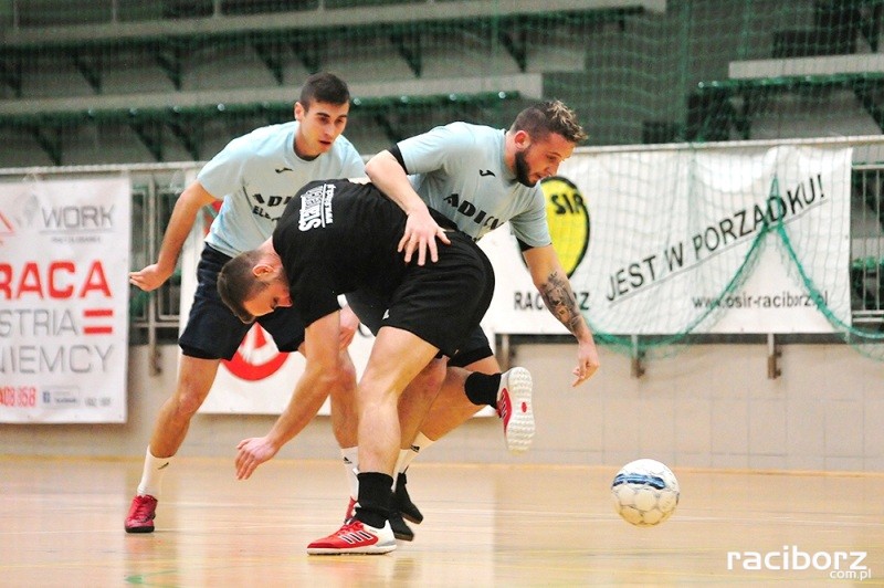 Halowa Liga Piłki Nożnej: Niedzielne mecze