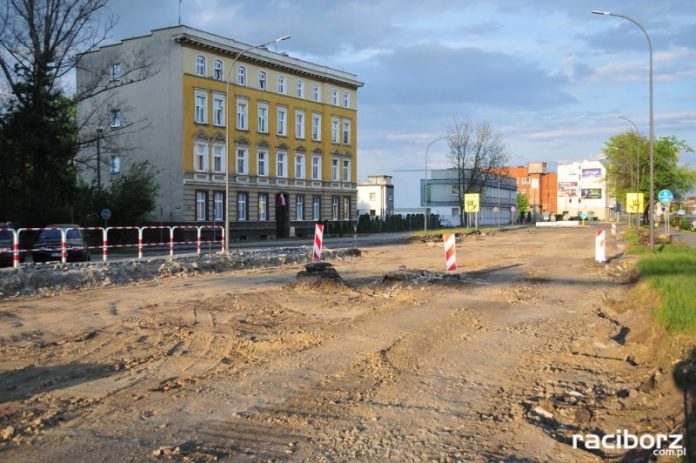 Trwa budowa ronda obok Mechanika i remont ul. Bosackiej