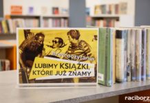 „Lubimy książki, które już znamy”. Akcja raciborskiej biblioteki retroczytanie