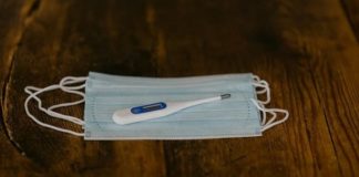 koronawirus maseczka termometr