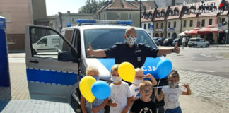 Wodzisławski dzielnicowy czytał dzieciom