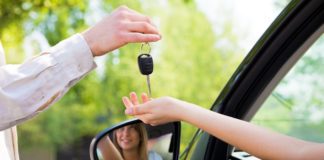 Czy na lotnisku w Katowicach można wynająć samochód bez kaucji?