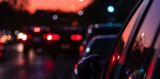 samochod droga wieczor