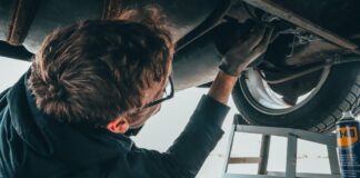 samochod mechanik