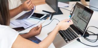 praca komputer biznes