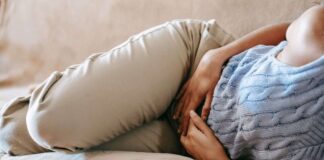 bol brzucha okres miesiaczka kobieta