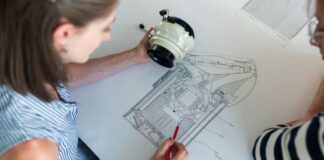 kobieta inżynier przemys praca