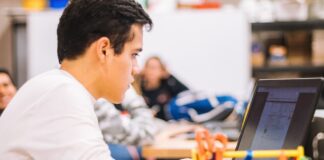 komputer mlodziez nastolatek nauka