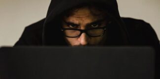 oszust komputer haker