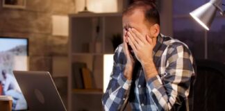 komputer praca zdalna zmeczenie stres