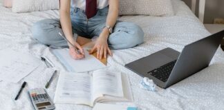 nauka zdalna komputer uczen student