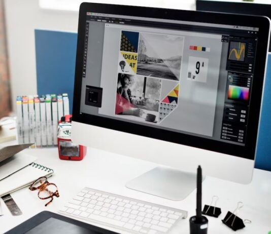 praca komputer grafik