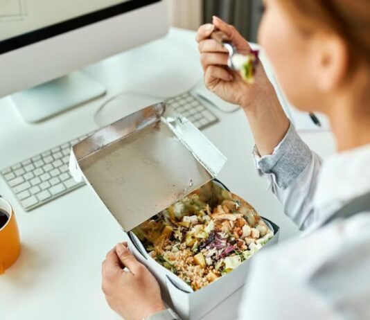 Głód w godzinach pracy staje się normą wśród najmłodszych pracowników