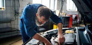 mechanik praca samochod
