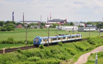 pociag koleje slaskie ostrog