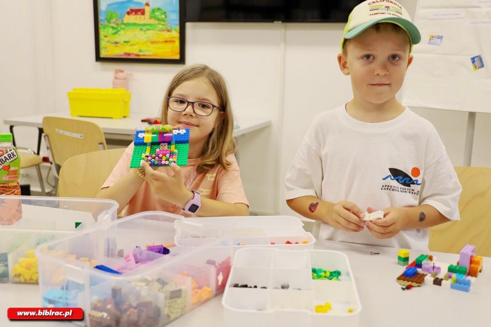 Wakacyjne warsztaty LEGO w raciborskiej bibliotece