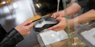 zakupy sklep placenie transakcja karta