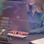 praca komputer technologie programista