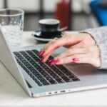 Przedsiębiorcy częściej planują zatrudnienie niż zwolnienia biznes komputer firma praca