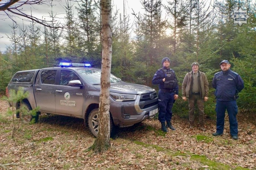 Wspólne działania policjantów ze Strażą Leśną "Choinka 2024"