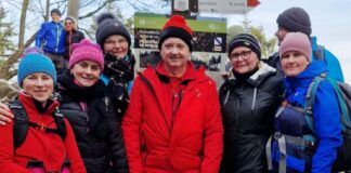 76 osób na szlaku. Łysica zdobyta z PTTK Racibórz