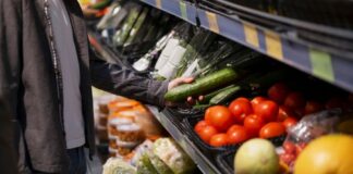 zakupy sklep market warzywa