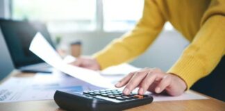 faktury praca dokumenty kalkulator