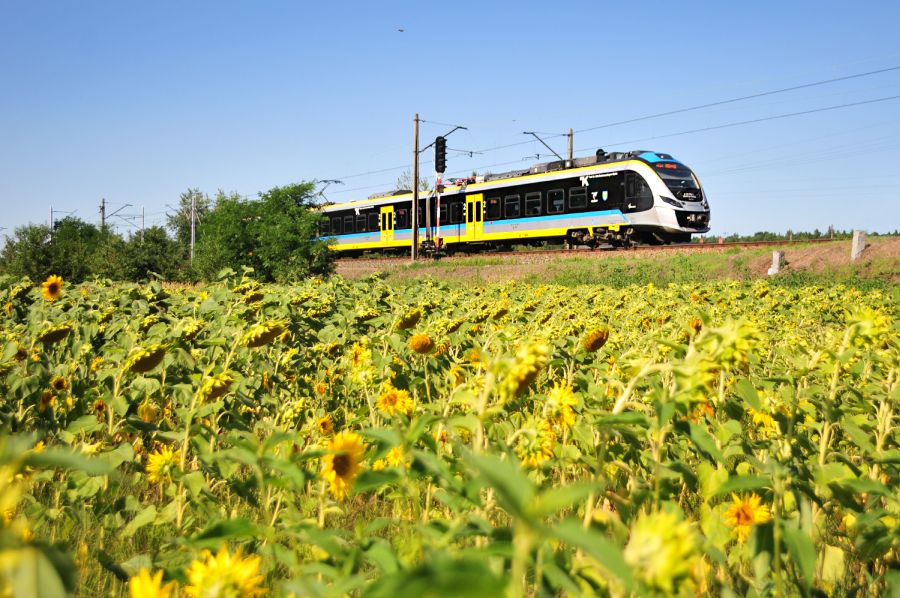 Powakacyjna korekta rozkładu jazdy pociągów. Utrudnienia dla podróżujących z Raciborza do Katowic