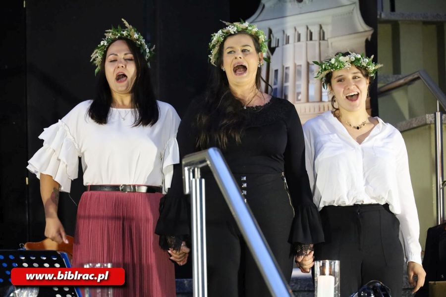 Teatr Wodzisławskiej Ulicy na zakończenie letnich spotkań przy bibliotece