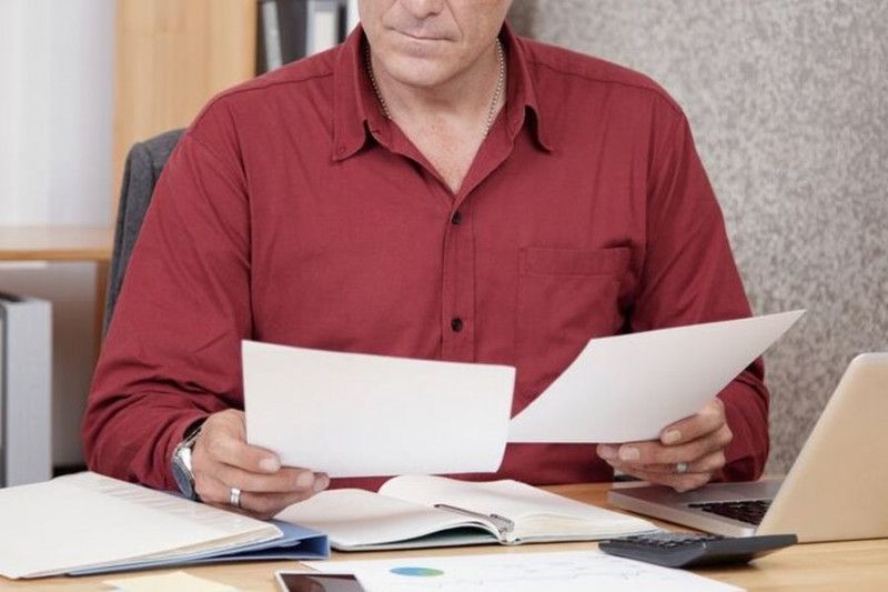 faktury dokumenty praca biuro