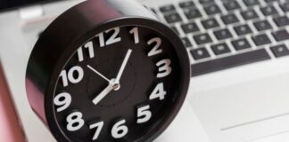 praca zegar work life balance czas pracy