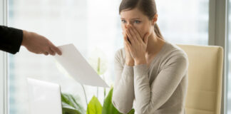 praca zwolnienie smutek